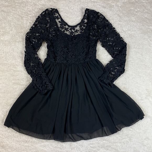 Unbranded black fit and flare lace overlay dress, size 5 - Picture 3 of 10